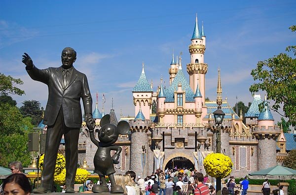 939-disneyland-statues